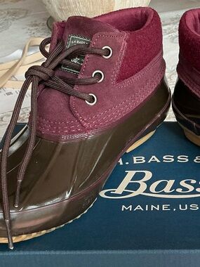 GH Bass Duck Boots Mandarin Burgundy Maroon Brown Size 6M WIth Box